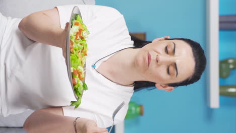 Vertical-video-of-Dieter-eats-salad.-Healthy-eating.